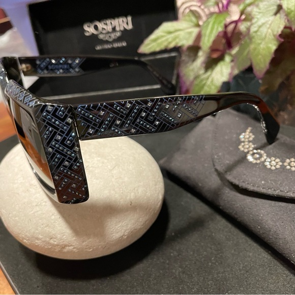SOSPIRI LUXURY EYEWEAR - Picture 3 of 13